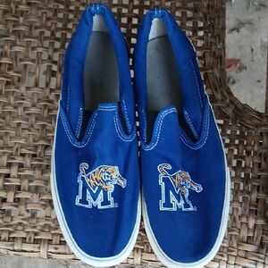 Memphis TIGERS. Forever Collectibles Blue‎ Slip-On Footwear. Mens Sz.8,wms.9.5